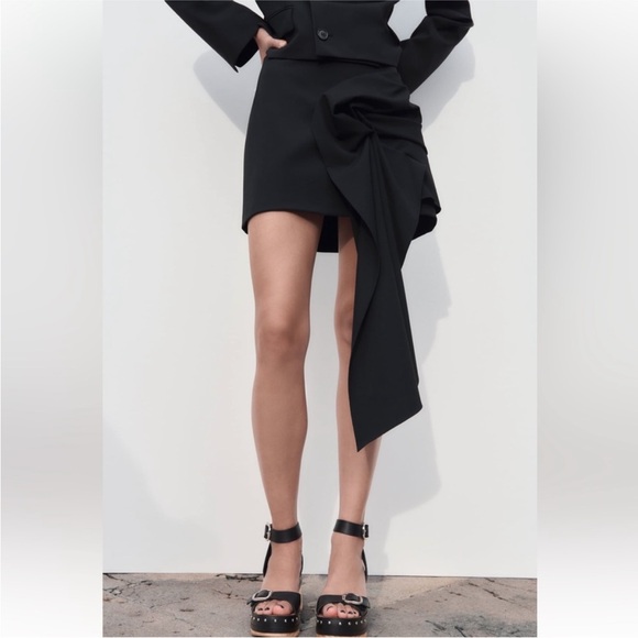 Zara black ASYMMETRIC SKIRT LIMITED EDITION. Black - Picture 1 of 11